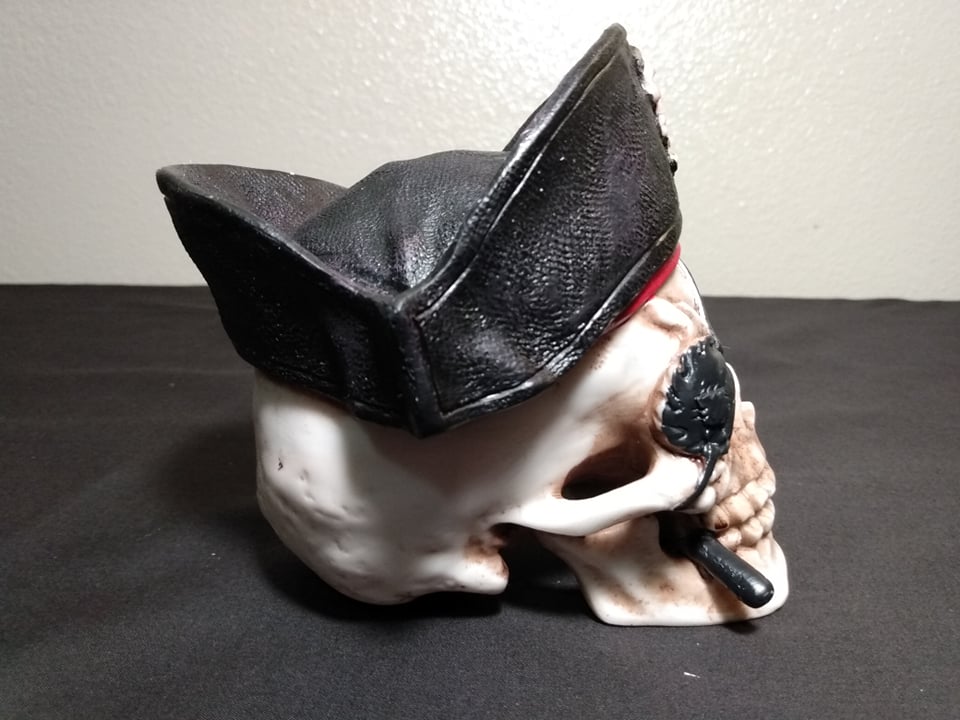 GRINNING PIRATE SKULL